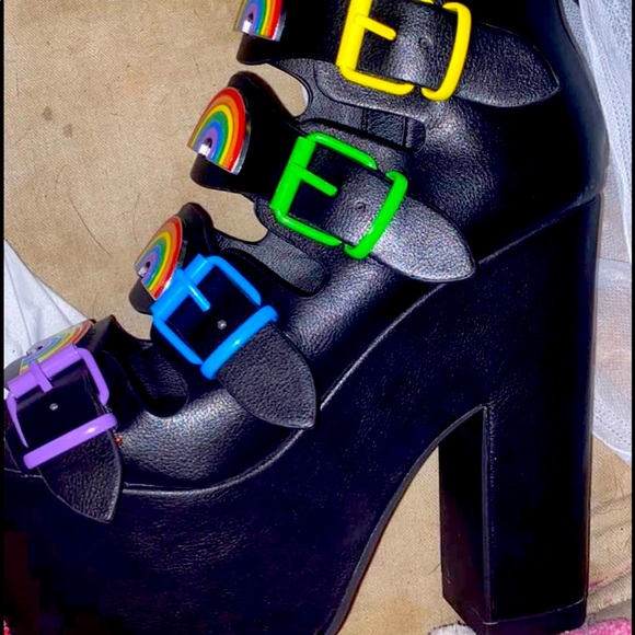 COPY - Rainbow dolls kill shoes!